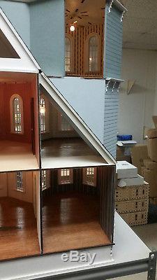 112 Scale New Leon Victorian Gothic 2018 Dollhouse Kit 0001726