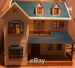 Calico Critters Sylvanian Families Deluxe Manor Epoch Green Hill House Dollhouse