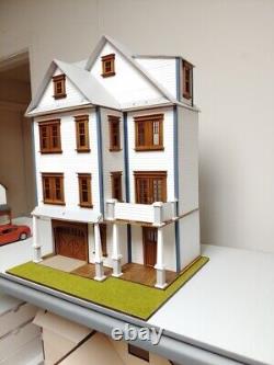 Clarkson Craftsman Mansion 124 Dollhouse Kit