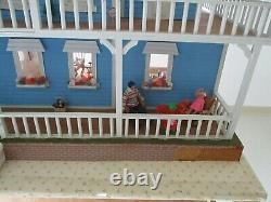 DOLLHOUSE VH-600 VICTORIAN THREE STORY & TEN ROOMS. SIZE-21 x 47 x 40, 112