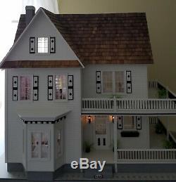 Dollhouse 112 scale. Electric. Completely furnished