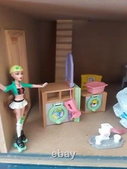 Dollhouse 1990's With Dolls & Furniture