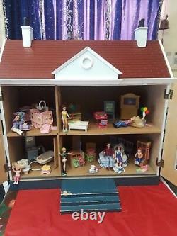 Dollhouse 1990's With Dolls & Furniture