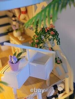 Dollhouse Beach House Completed Miniature Full House Bookend Nautical