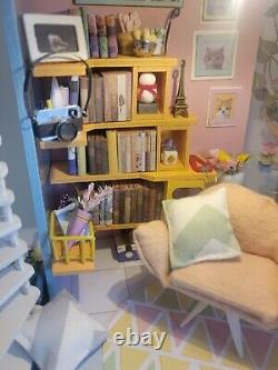 Dollhouse Cat House Completed Miniature Bookend Kitten