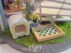 Dollhouse Cat House Completed Miniature Bookend Kitten