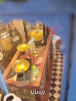 Dollhouse Tea Shop, Completed Miniature, Bookend, Garden, Coffee, Flowers, Gift