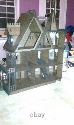 Leon Gothic 148 scale Dollhouse Kit