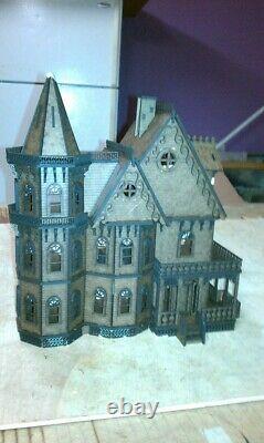 Leon Gothic 148 scale Dollhouse Kit