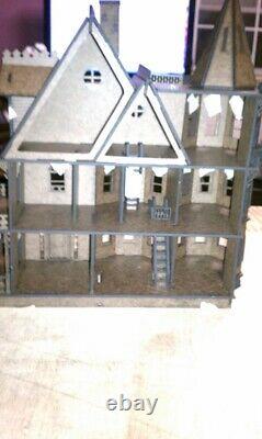 Leon Gothic 148 scale Dollhouse Kit
