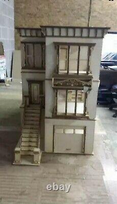 Lisa Painted Lady San Francisco with garage 124 scale Dollhouse