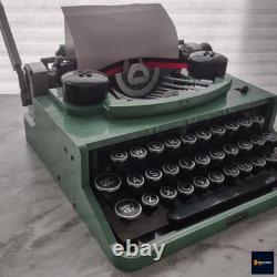 NEW Typewriter 2,079 Pieces Classic Vintage Office Decor Model Kit