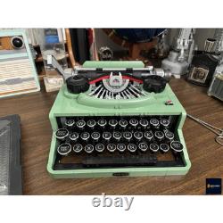 NEW Typewriter 2,079 Pieces Classic Vintage Office Decor Model Kit