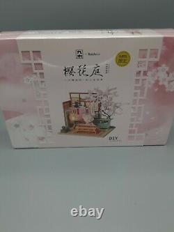 Rolife Nanci DIY Dollhouse and Box of 6 figures