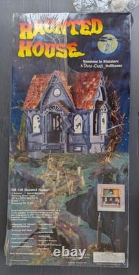 VTG Dura-Craft 1992 Haunted House Mans in Miniature dollhouse Kit HH 140 Mansion