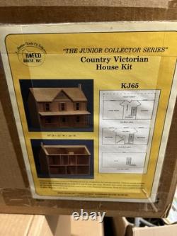 Vintage Hofco Wood Dollhouse THE JUNIOR COLLECTOR SERIES Country Victorian Kj65