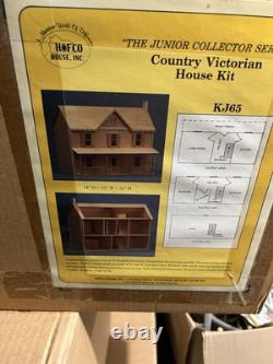 Vintage Hofco Wood Dollhouse THE JUNIOR COLLECTOR SERIES Country Victorian Kj65